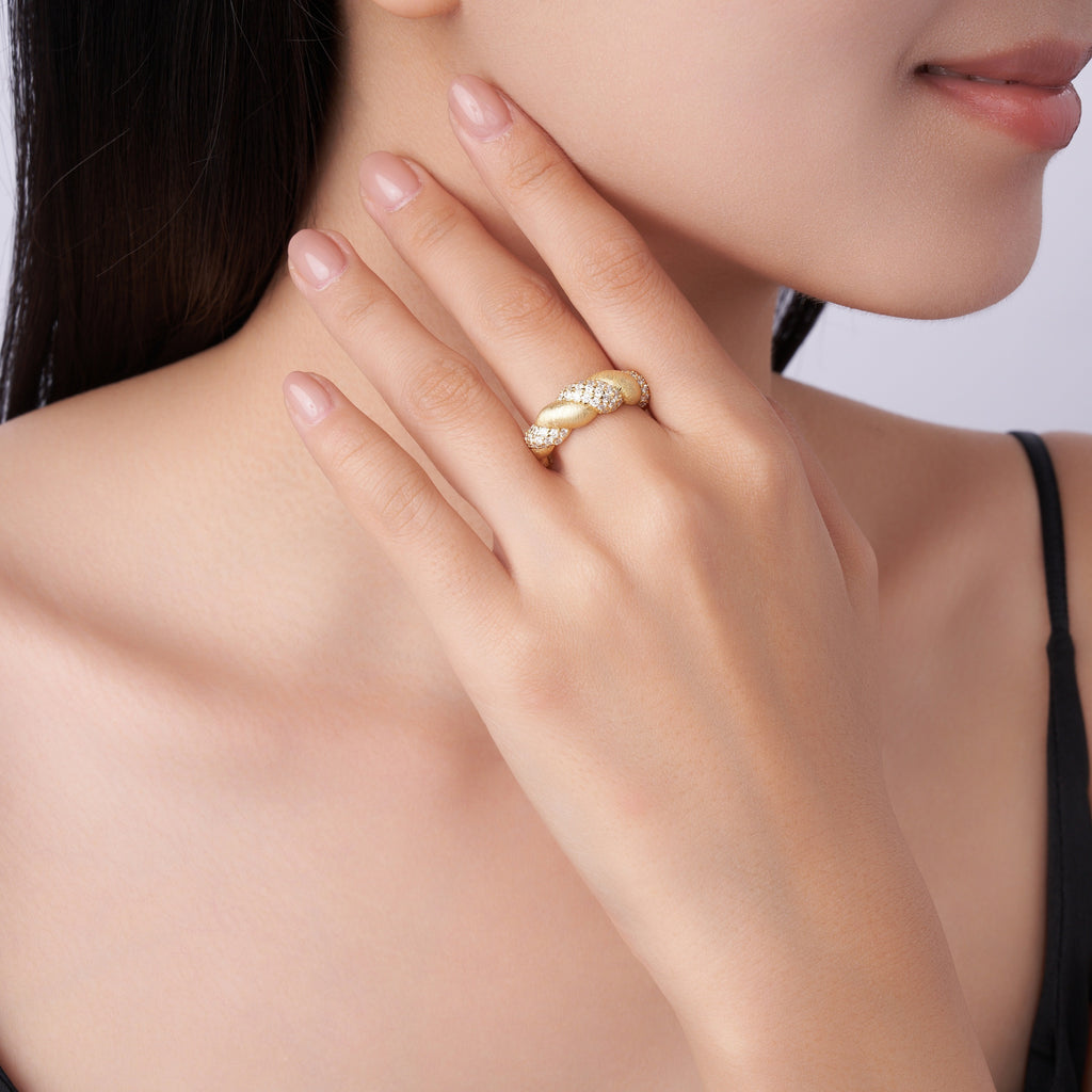 Lustra Moissanite Ring