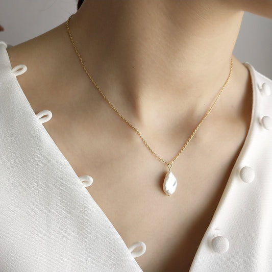 Coriumpera® Baroque Pearl Pendant Golden Necklace